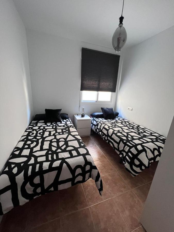 Apartamentos La Caleta Калета-де-Велес Экстерьер фото